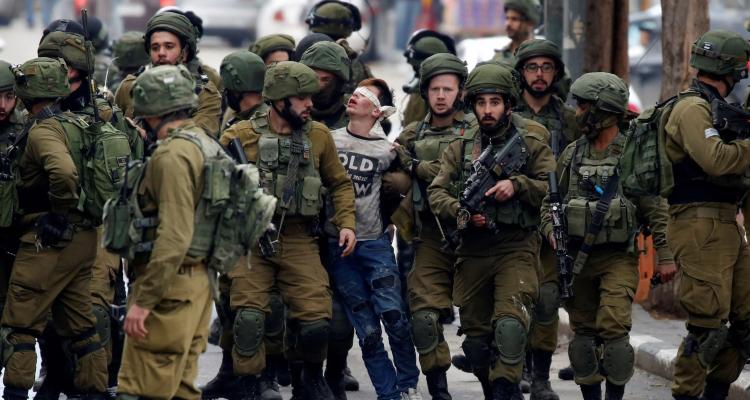 اعتقال طفل فلسطيني بالخليل
